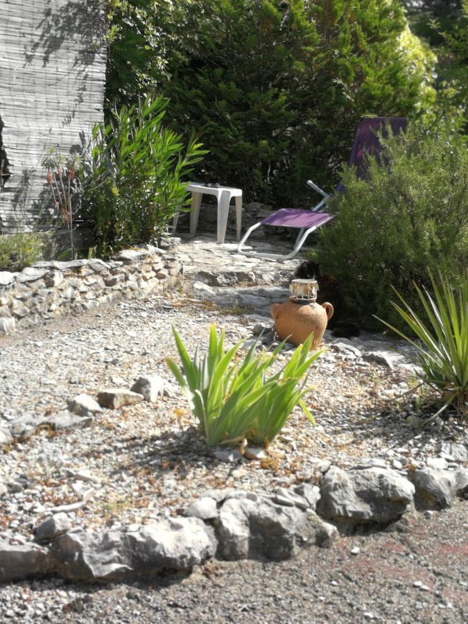 Petit Studio Atypique Et Cosy En Provence Saint-Etienne-les-Orgues ภายนอก รูปภาพ